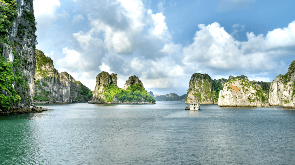 halong bay at vietnam